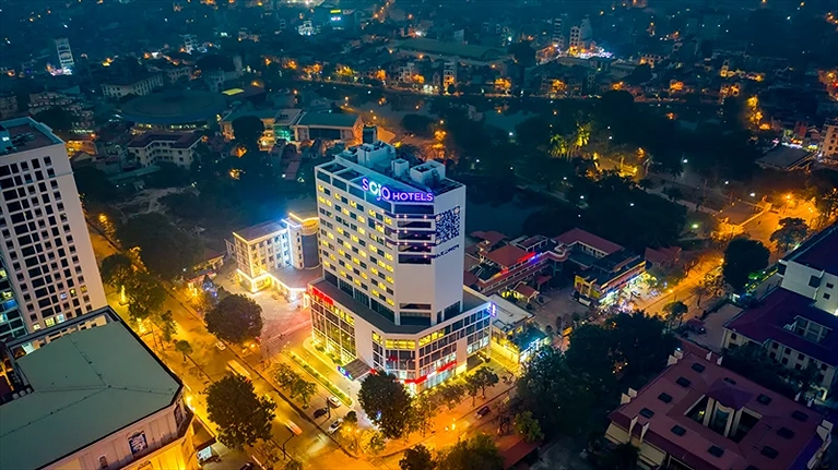 Khách sạn SOJO Bắc Giang ánh đèn rực rỡ vào ban đêm