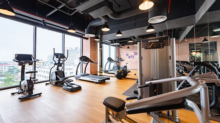 Phòng Gym với dụng cụ hiện đại