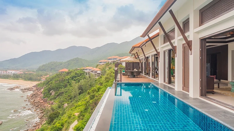 Villa Seaview Hill Pool Villa 02 bedrooms nằm trên triền núi