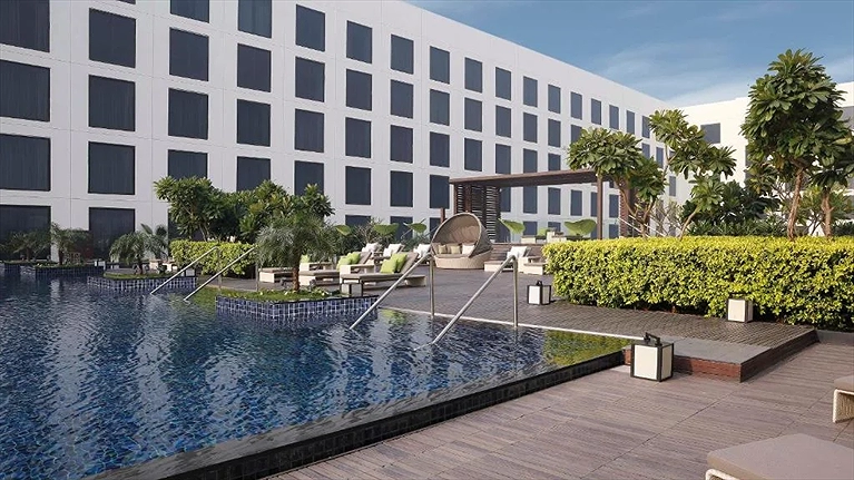 Hồ bơi ngoài trời rộng lớn