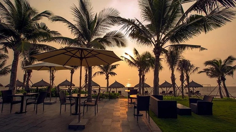 Hoàng hôn lãng mạn trên biển nhiệt đới