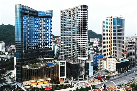 Khách sạn Mường Thanh Luxury Hạ Long Residence và Khách sạn Mường Thanh Luxury Hạ Long Centre cạnh nhau