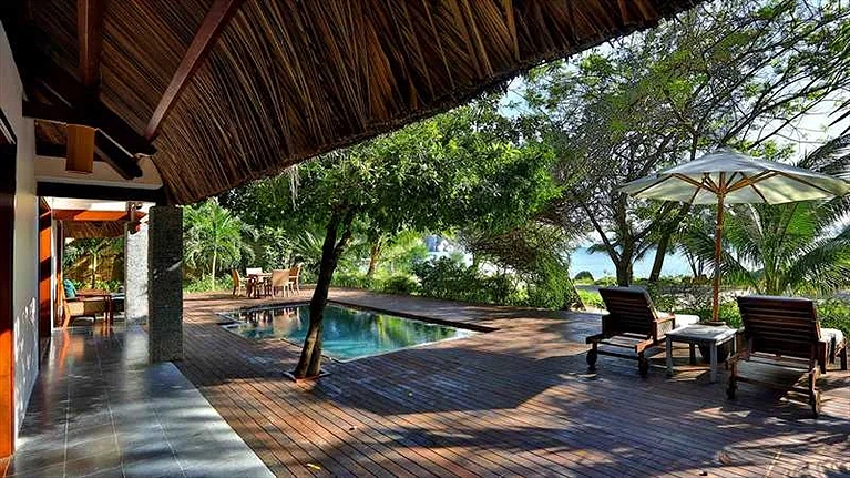 Hồ bơi riêng với tầm nhìn ra biển