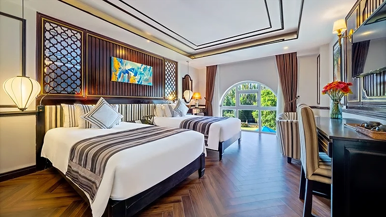 Deluxe Garden with Window