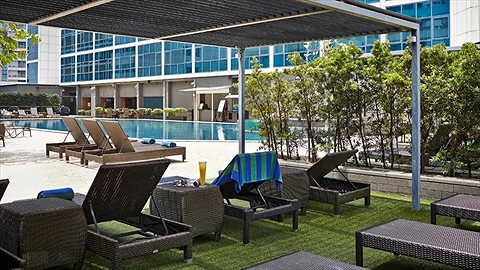 Không gian hồ bơi ngoài trời