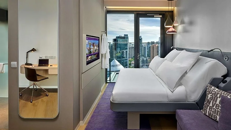 Phòng được thiết kế theo phong cách thanh lịch