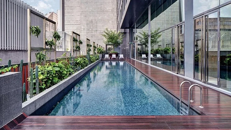 Hồ bơi ngoài trời