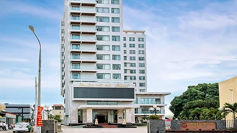 Tổng quan khách sạn nhìn từ bên ngoài