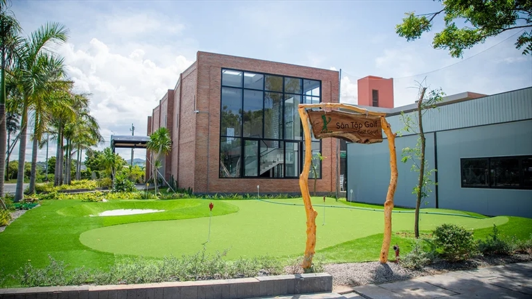 Sân tập Golf