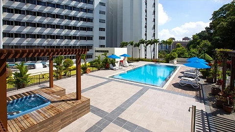 Hồ bơi ngoài trời