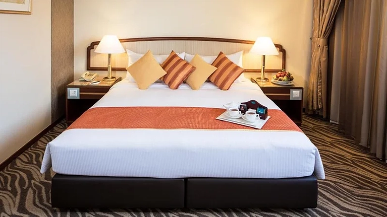 Giường ngủ lớn, êm ái