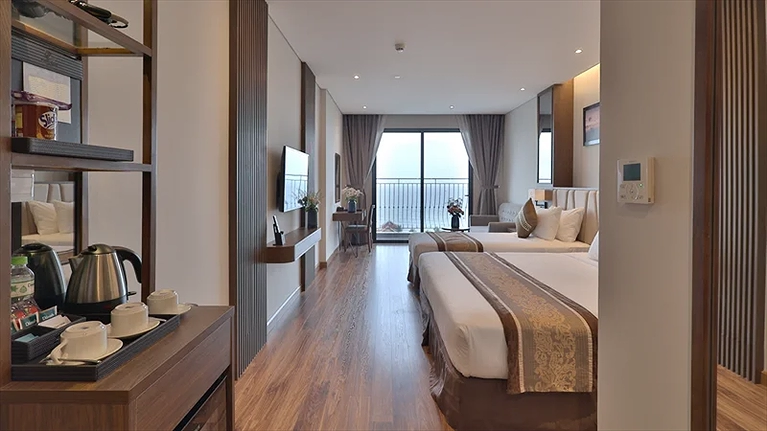 Senior Deluxe Sea View Triple