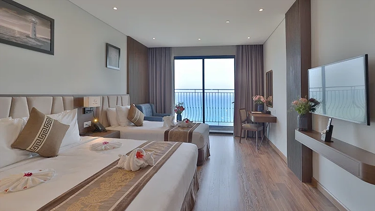 Deluxe Sea View Triple
