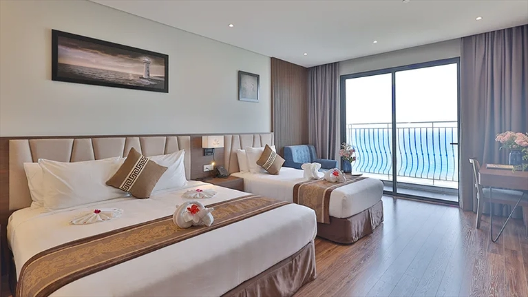 Deluxe Sea View Triple