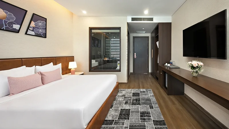 Double Ocean with Balcony