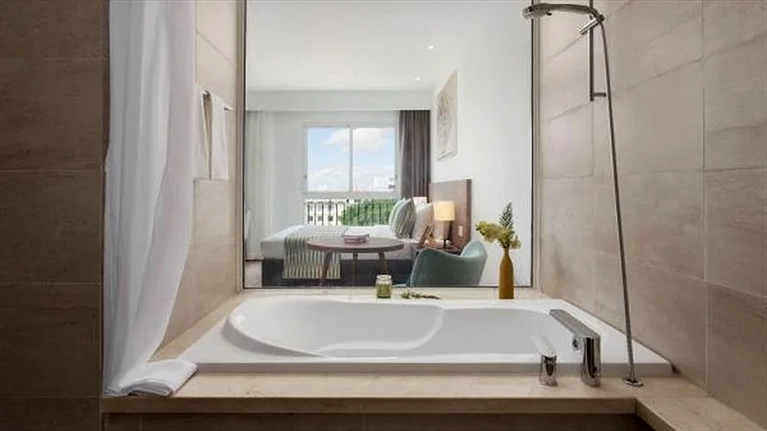 Bồn tắm phòng Studio Deluxe