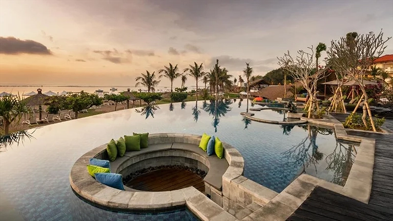 Không gian yên bình khi hoàng hôn buông