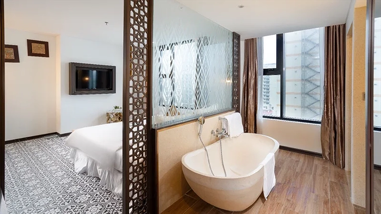 Deluxe Partial Ocean