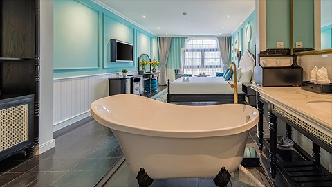 Deluxe Studio City View