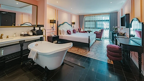 Studio with Bathtub No View