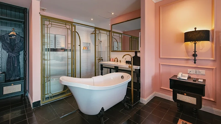 Studio with Bathtub No View