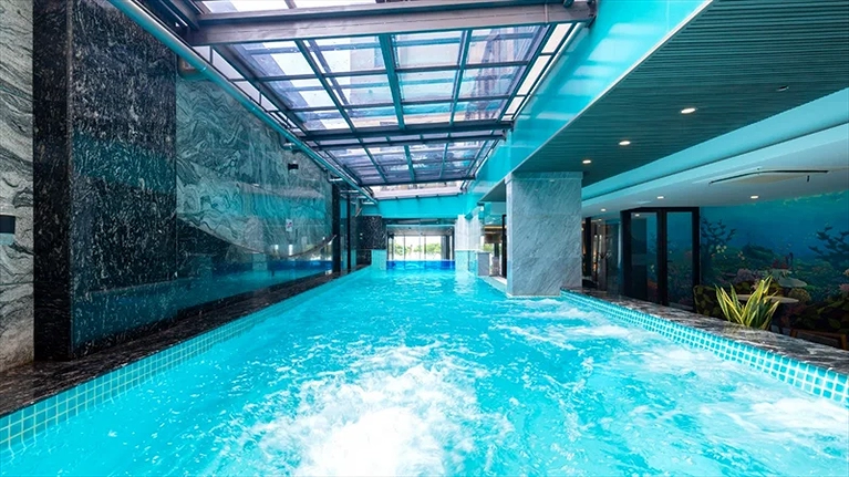 Hồ bơi trong nhà