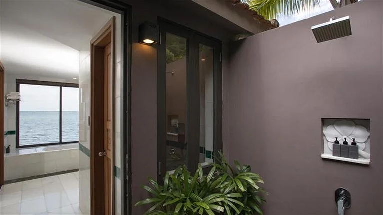 2 BRs Lagoon View Villa