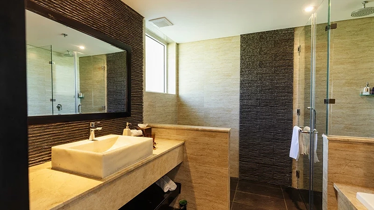 Phòng tắm Duo Deluxe với trang  bị hiện đại, đầy đủ tiện nghi