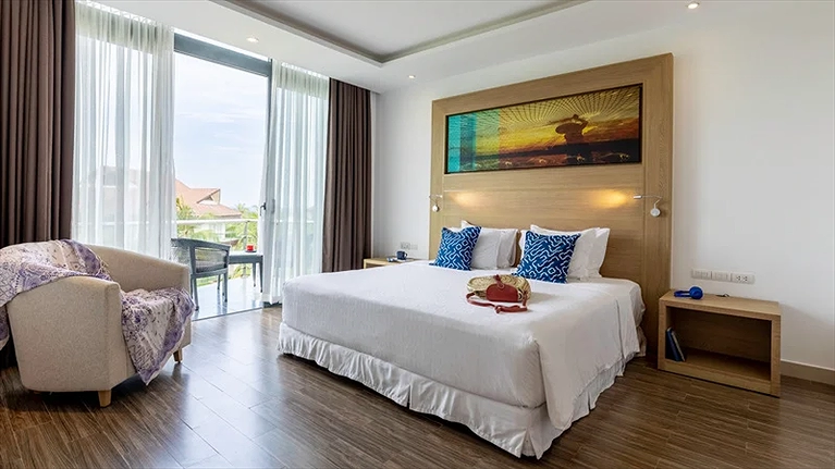 Phòng ngủ của hạng phòng Suite Superior với diện tích rộng rãi