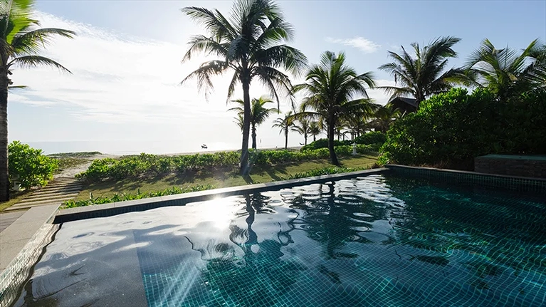 Xung quanh cũng được bao phủ bởi nhiều cây xanh