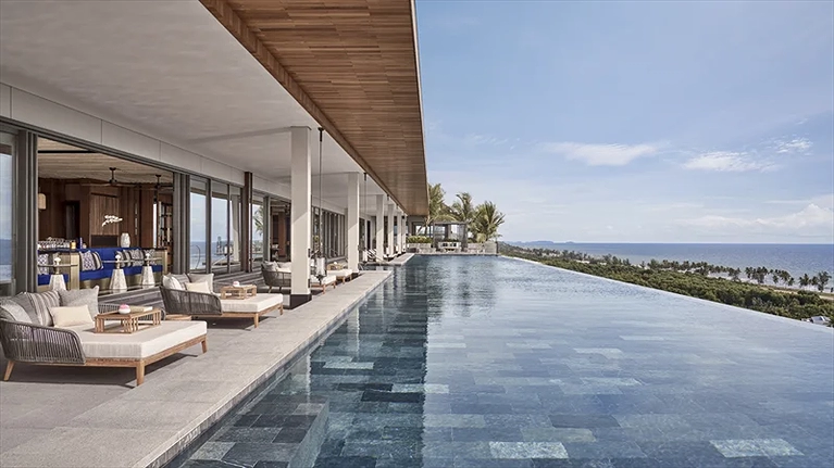 Khu hồ bơi Regent Club