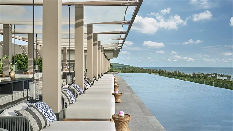 Khu hồ bơi tầng thượng