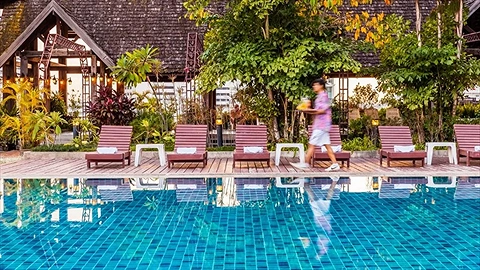 Hồ bơi ngoài trời