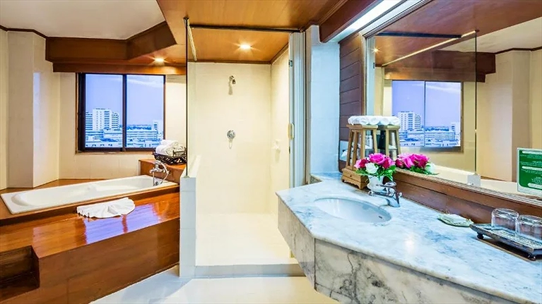 Nhà vệ sinh được trang trí thanh lịch