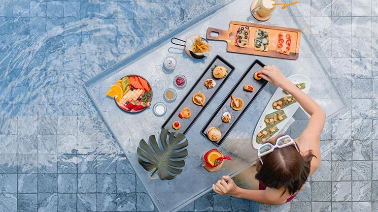 Hồ bơi ngoài trời