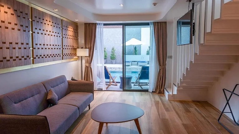 Thư giãn tại sofa êm ái