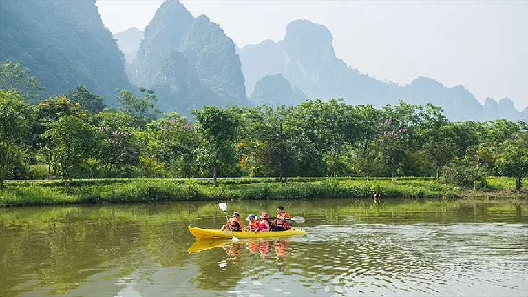 Hoạt động bơi thuyền