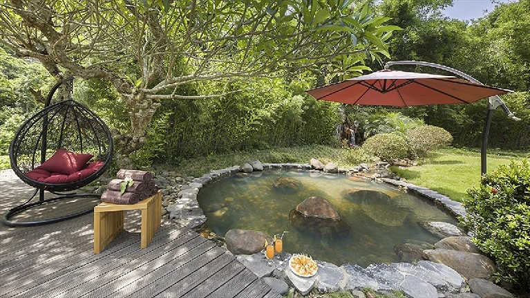 Bể Onsen nhỏ với không gian riêng tư