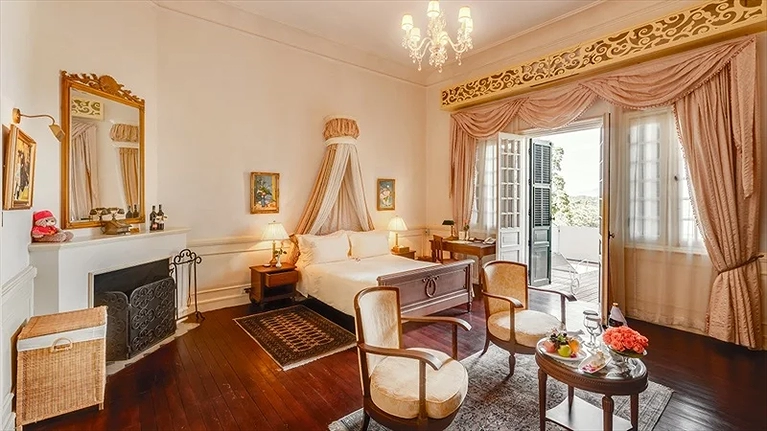 Hạng phòng Luxury with Balcony