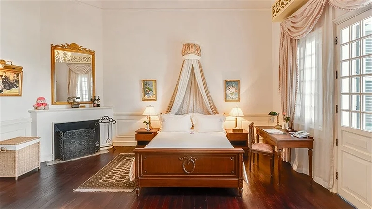 Hạng phòng Luxury with Balcony