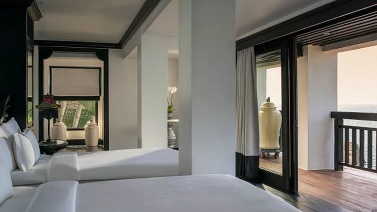 2 BR Seaside Villa On The Rocks