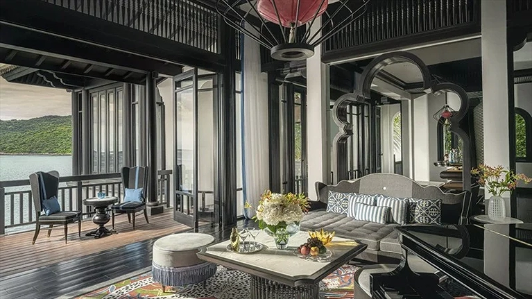 2 BR Royal Residence By The Sea