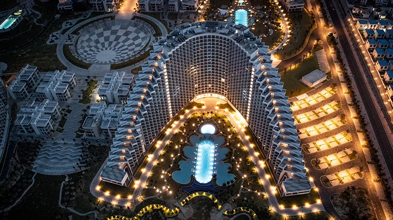 Toàn cảnh khu nghỉ về đêm nhìn từ trên cao