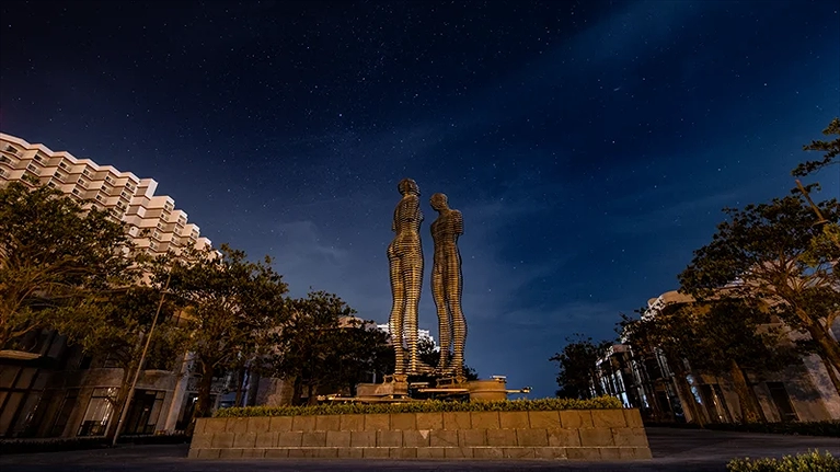 Cặp tượng Tình nhân Ali & Nino nổi tiếng thế giới