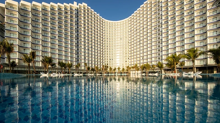 Khu vực hồ bơi ngoài trời