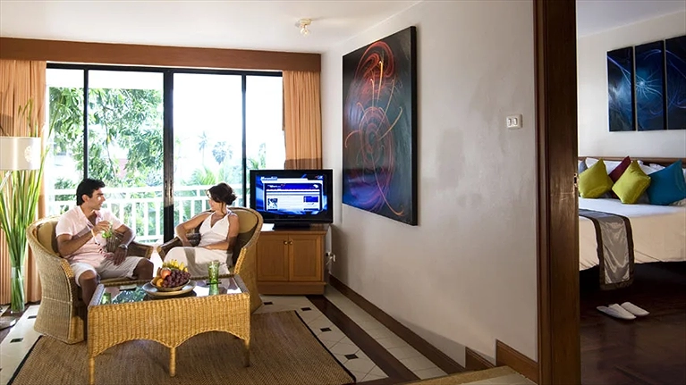 Thư giãn tại sofa êm ái