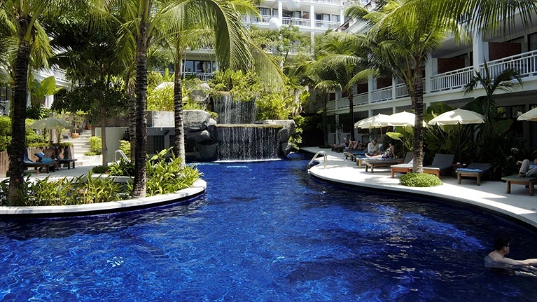 Hồ bơi ngoài trời