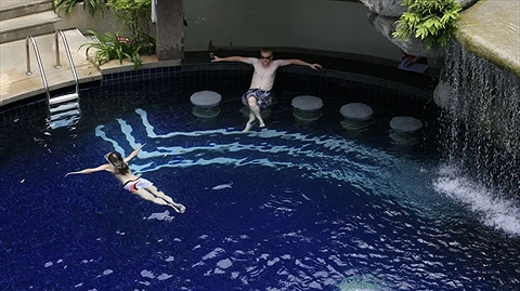 Hồ bơi ngoài trời