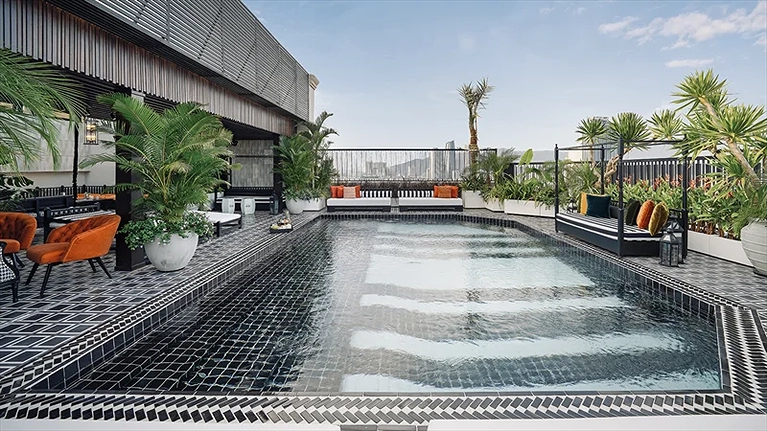 Hồ bơi tầng thượng