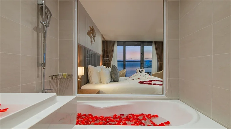 Hạng phòng Premier Deluxe Ocean View